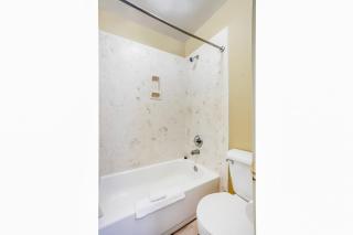 Rodeway Inn - 2