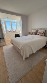 Cozy Apartment for Family and Group of Friends - Linda-a-Velha - 2