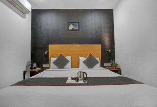 Townhouse Nangal Raya Pankha Road - New Delhi - 6
