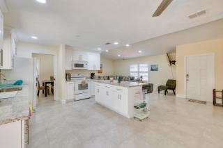 Saltwater Pool and Lanai Lehigh Acres Escape! - Lehigh Acres - 2