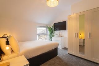 4 Bedroom Central property with parking - Harrogate - 7
