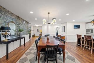 Big by Ark, Historic Simmons Estate sleeps 22 - Williamstown - 9