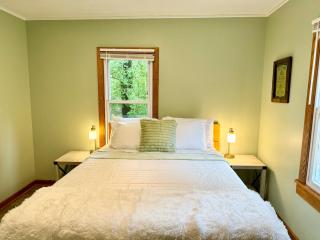 Cayuga lake cottage with private lake access - - 1
