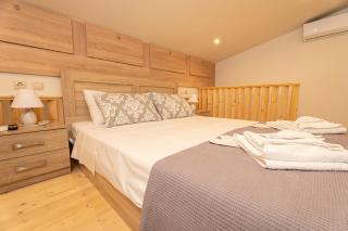 Luxury Getaway with Jacuzzi - Platanos House Salakos - 2