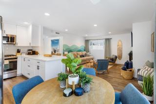Coastal-Chic Newport Stay Steps to the Beach Dining Boardwalk Optional Add-On Unit - Newport Beach - 3