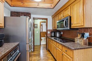 Farmhouse in Battle Creek whit hub tube - 1