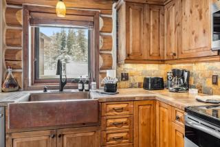 Blue River Escape with Private Studio & Hot Tub - 1