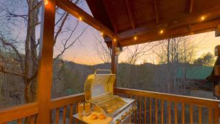 Cabin for groups getaway! Top Location, Grill, Wifi & Workstation, Hot Tub & Game Room - Pigeon Forge - 7