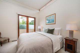 The Light House - Close to Harold Holt Swim Centre - 1