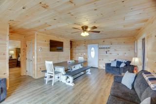 Mtn-View Gem Flat Rock Retreat with Deck and Grill! - - 8