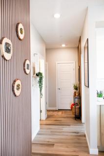 Stylish Western-Inspired Stay - Sleeps 6 - Near Stampede & Downtown - Calgary - 8