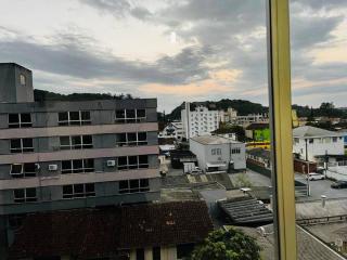 Loft central, cozinha e sala - Joinville - 5