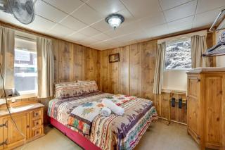 Private Hot Tub and Deck Romantic Getaway in Drake - 1