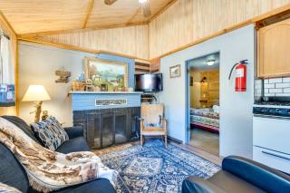 4 Mi to Estes Park Riverfront Cabin with Hot Tub! - 7