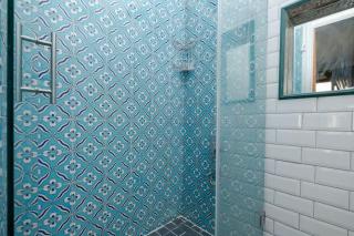 Exclusive House with 2 Apartments including 4 Bedrooms and 4 Bathrooms in Total - 1