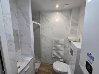 E1 - Charmant studio en intramuros, rénové climatisé - Avignon - 4