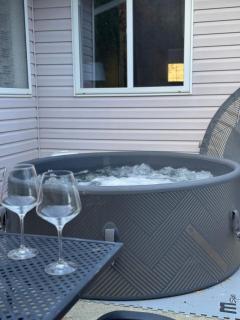 Vineyard Vacation Home Hot Tub Sunroom - 4