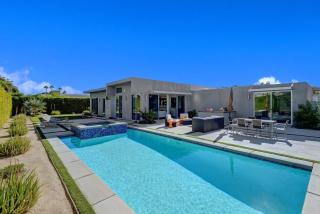 Oranj Door Modern - 4BR Pool, Hot Tub, Large Backyard - 8