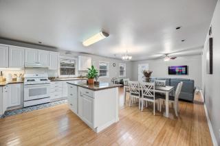 Midtown Apartment with Private Parking and King Bed - 3