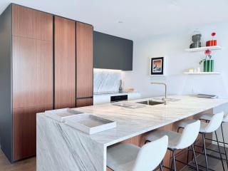 Catalina Bay 2BR Work-Friendly w Balcony Views - Auckland - 6
