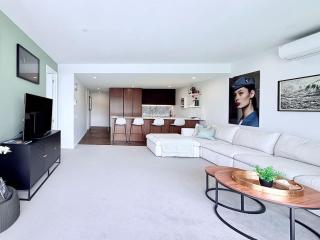 Catalina Bay 2BR Work-Friendly w Balcony Views - Auckland - 2