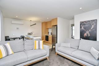 Modern Comfort 2BR Townhouse Near CBD - Christchurch Holiday Homes - Christchurch - 2