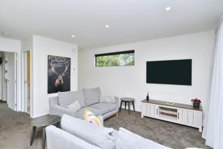 Modern Comfort 2BR Townhouse Near CBD - Christchurch Holiday Homes - Christchurch - 4