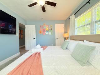 Spacious Orlando Stay Free Wifi Game Room - 2