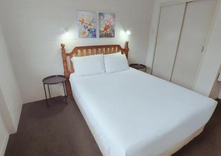 Bright Ground-Floor Apartment with Parking - Hamilton - 9
