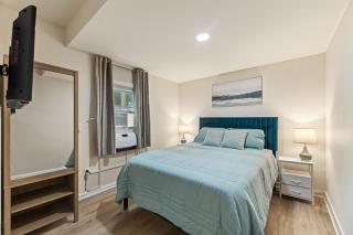Modern 2BR Near Mercedes Benz Stadium Sleeps 6 Free Parking and Yard - Atlanta - 5