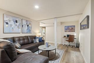 Modern 2BR Near Mercedes Benz Stadium Sleeps 6 Free Parking and Yard - Atlanta - 4