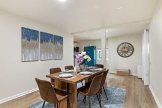 Modern 2BR Near Mercedes Benz Stadium Sleeps 6 Free Parking and Yard - Atlanta - 1