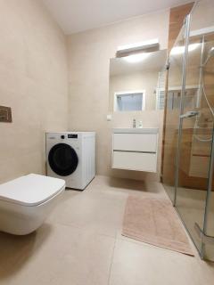 Spacious, modern, new flat in a vibrant area and quick access to the city center - Varsavia - 8