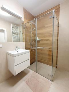 Spacious, modern, new flat in a vibrant area and quick access to the city center - Varsavia - 6