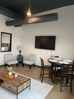 Chic 1BR In the Heart of It All - 4