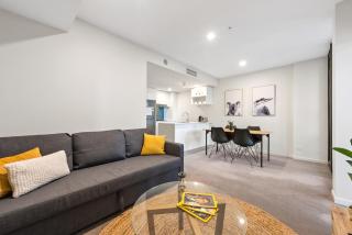 Sunset Views with Best Location, King Bed, Pool, Gym - Brisbane - 8