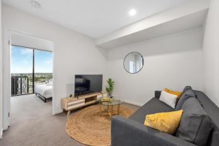 Sunset Views with Best Location, King Bed, Pool, Gym - Brisbane - 9