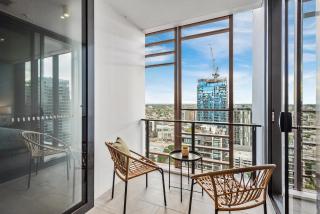 Sunset Views with Best Location, King Bed, Pool, Gym - Brisbane - 4