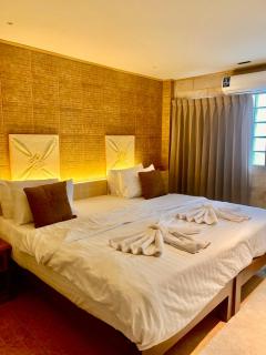 Country Lake View Hotel - Suphanburi - 1