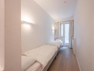 Spacious Seaside Apartment - 2