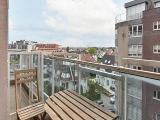 Sunny 3-bedroom apartment with sea view - 8