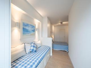 Spacious 9-Guest Knokke Apt - 6