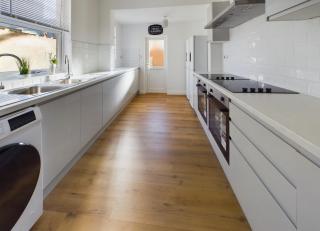 Sleek 6-bed Townhouse with Garden - Bristol - 7
