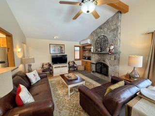 FC14 Slopeside Bretton Woods cottage with AC large patio and private yard Walk to slopes - Carroll - 2
