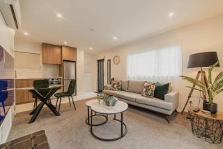 Bright City Base - 1Bed Kitchen Outdoor Space - Christchurch - 9