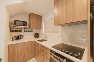 Bright City Base - 1Bed Kitchen Outdoor Space - Christchurch - 8