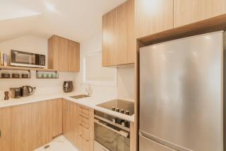Bright City Base - 1Bed Kitchen Outdoor Space - Christchurch - 2