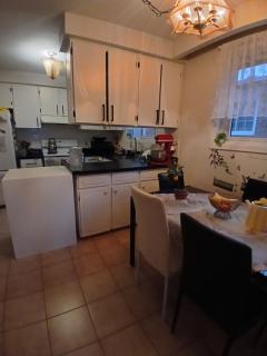 Cozy Apartment with a spacious backyard in the Ravine - Toronto - 2