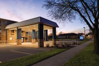 AmericInn by Wyndham Madison WI - Madison - 9