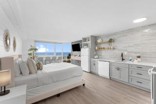 FANTASTIC FULLY RENOVATED Beach Front Condo - Incredible View - Top of the Gulf 321 - Panama City Beach - 9